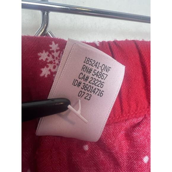 Victoria's Secret Short Sleeve Button Up Top and Shorts Size M Red w/Snowflakes - Picture 15 of 15